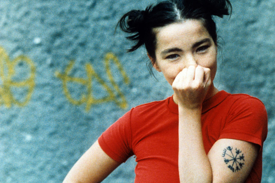 Björk The Gate Klibini Yayınladı