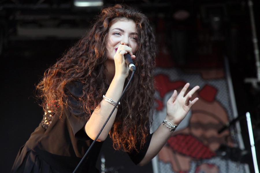 Lorde'den Whitney Houston-I Wanna Dance With Somebody Coverı