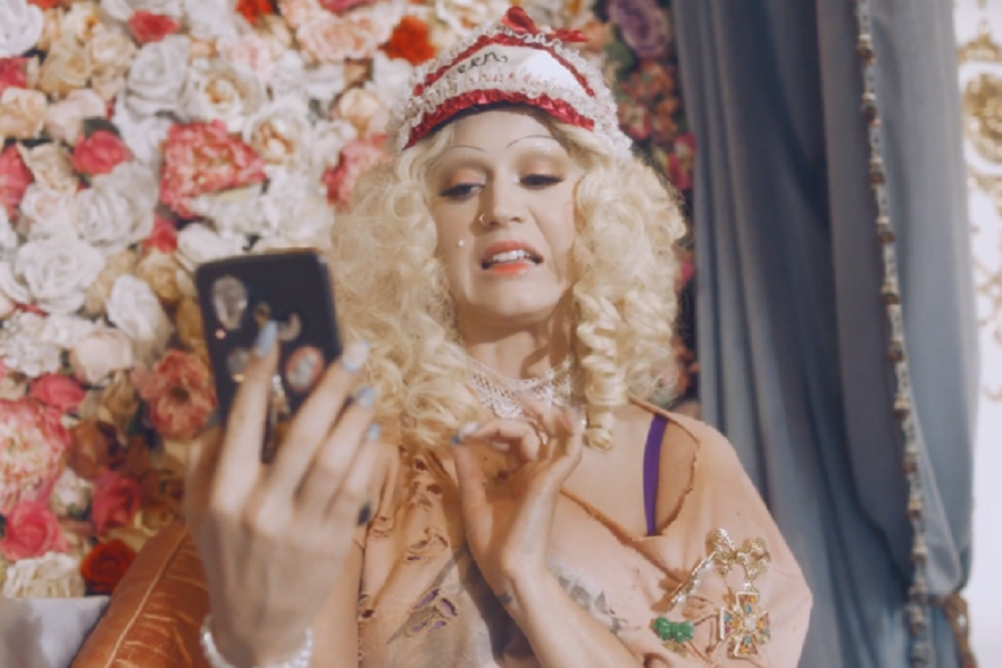 Katy Perry Yeni Klibinde Marie Antoinette'yi Canlandırdı