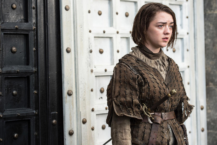 Maisie Williams, "Game of Thrones"un Birden Fazla Finali Olacağına İnanmadığını Açıkladı