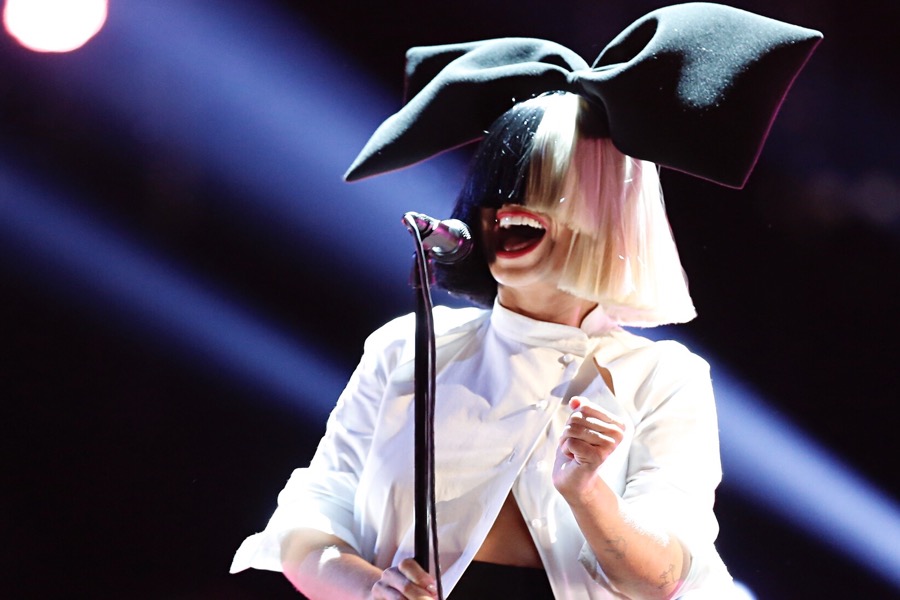 Sia’dan Sizi Güçlü Hissettirecek 15 Şarkı Sözü