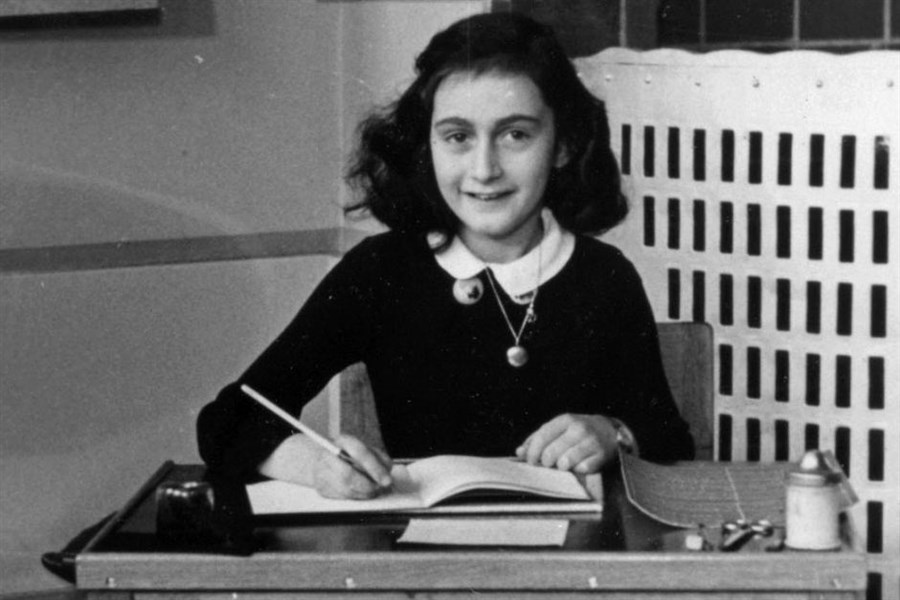 Savaşın Ortasında Minik Bir Yazar: Anne Frank