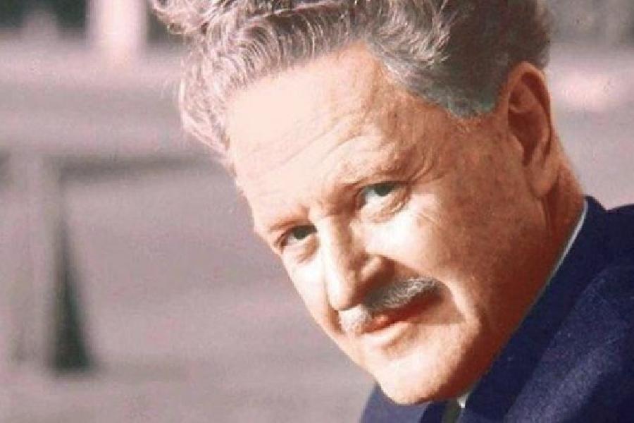 Edebiyatımızın Mavi Gözlü Devi: Nazım Hikmet