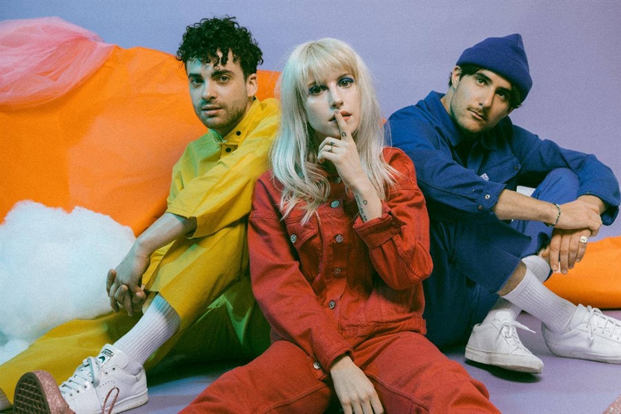Paramore'dan Yeni Klip: Caught In The Middle