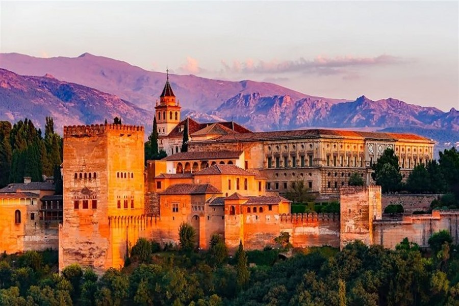 Granada'nın Gözbebeği: Elhamra Sarayı
