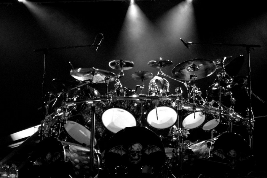 Davula Yas Tutturan Adam: The Rev