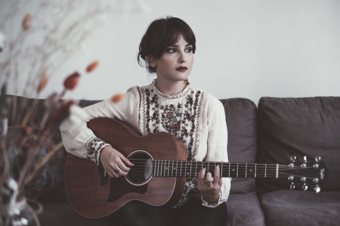 Alternatif Müziğin Sakin Sesi: Simge Pınar