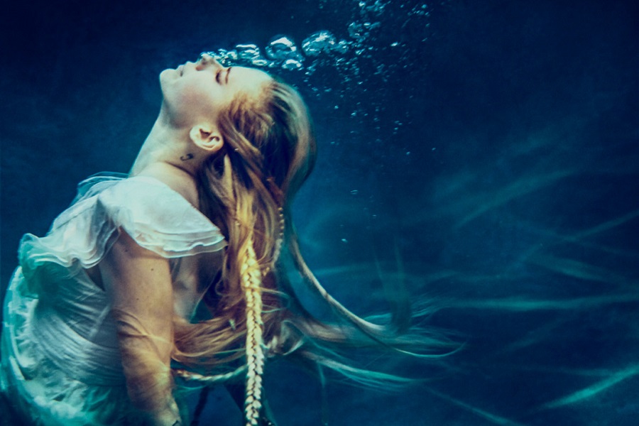 Avril Lavigne'den Taptaze Bir Albüm: "Head Above Water"