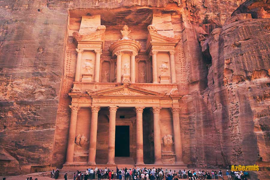 Kayalar Arasında Gizli Bir Hazine: Petra