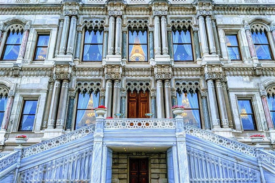 İstanbul Boğazı'nın Kalbi: Çırağan Sarayı