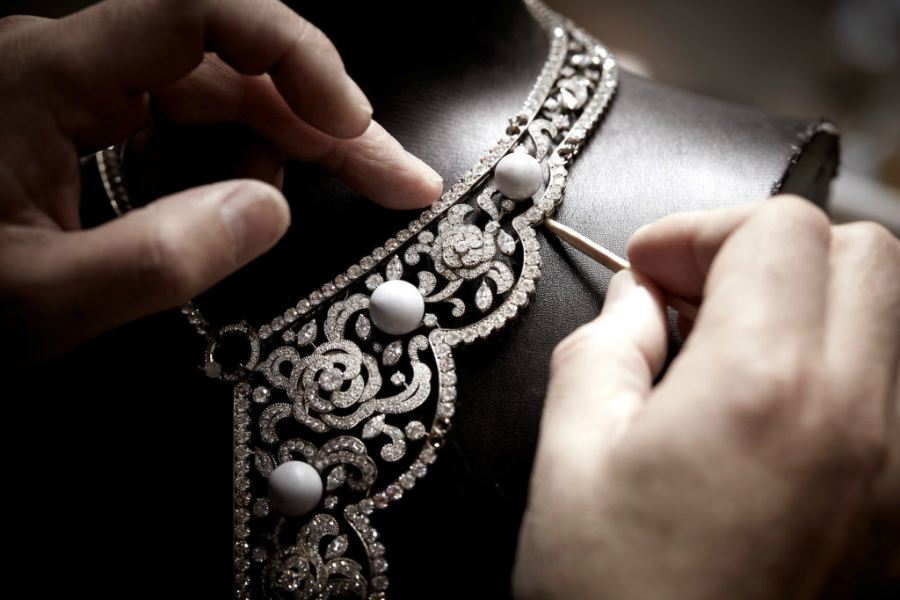 Chanel'in Rus İmparatorluğu'ndan ve Aşk Hayatından İlham Alınan Yeni Takı Koleksiyonu