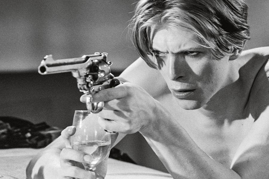 Bowie’nin The Man Who Fell to Earth Filmi Diziye Uyarlanıyor!
