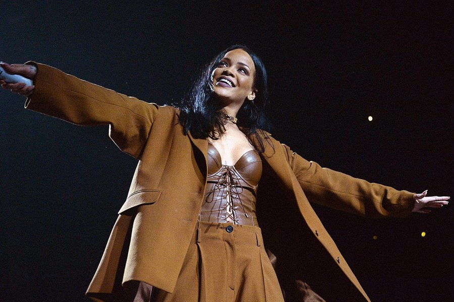 #1 Az Bilinen Canlı Performanslar: Rihanna