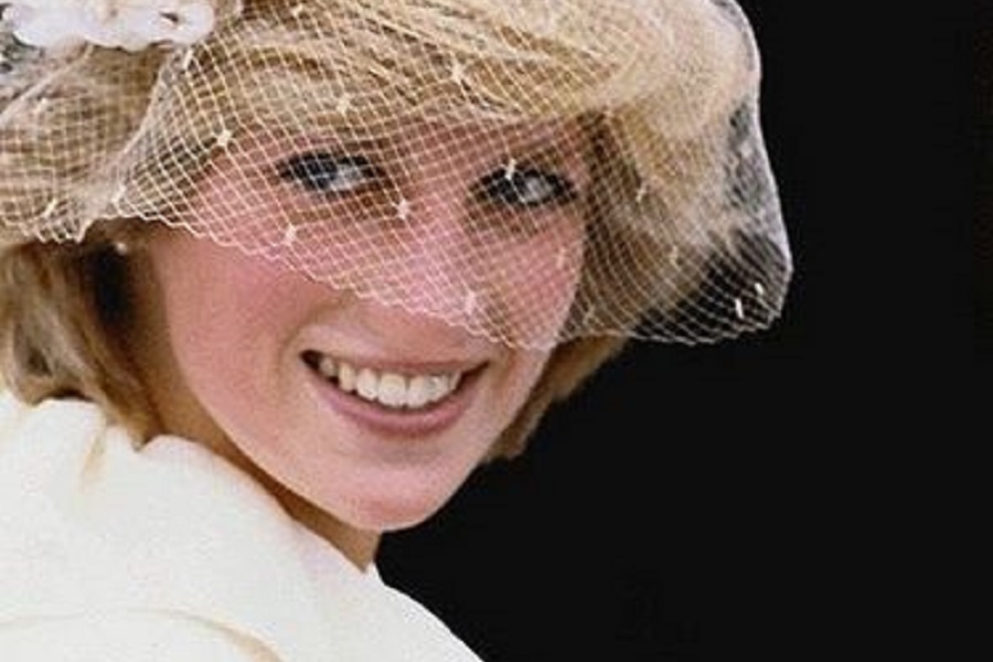 Kraliyet Ailesi'nin İkonu Prenses Diana'ya Ait 10 Unutulmaz Kombin