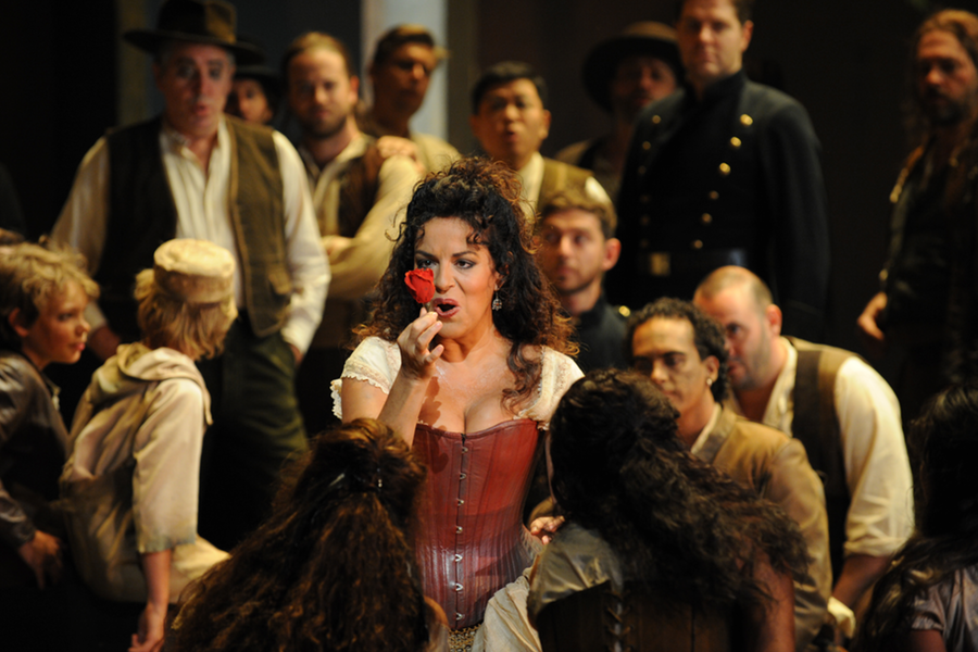 Operada Feminist Bir Kadın: Carmen