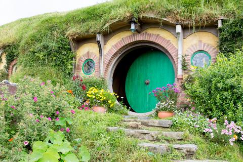 Dünyanın Dört Bir Yanındaki Hobbit Evleri