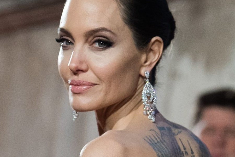 Angelina Jolie'nin Kostümlerinden Filmlerini Tahmin Edebilecek Misin?