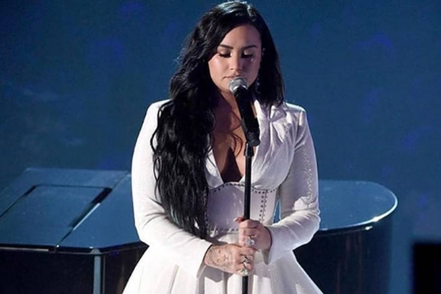 Demi Lovato Grammy Ödülleri'nde Uzun Aradan Sonra Sahne Aldı