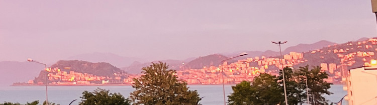 Altın Pencereli Ev…