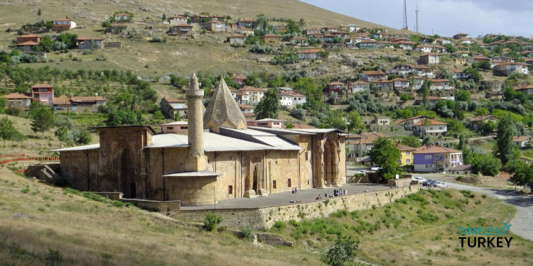 Anadolu'nun Elhamrası: Taşın Aşka ve Gizeme Dönüştüğü Yer "Divriği Ulu Camii"