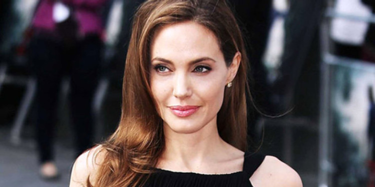 Angelina Jolie "unreasonable Behaviour" Filminin Yönetmenliğini Üstlenecek.