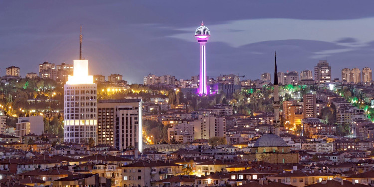 Ankara'da Aşık Olmayı İliklerinize Kadar Hissettirecek 16 Şarkı