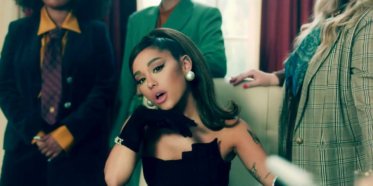 Ariana Grande Yeni Albümünü Bugün Yayımladı