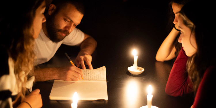 Ata Doğruel'in OMM'da Devam Eden Işık Kaynağı Performansı İçin Son Gün 17 Aralık
