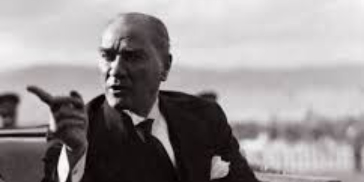 Atatürk'ün Yazarlara Verdiği Önem