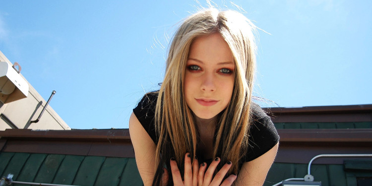 Avril Lavigne, Yeni Şarkısının Akustik Versiyonunu Yayımladı