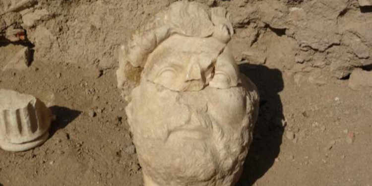 Aydın'da Roma İmparatoru Hadrianus'a ait Heykelin Parçaları Keşfedildi
