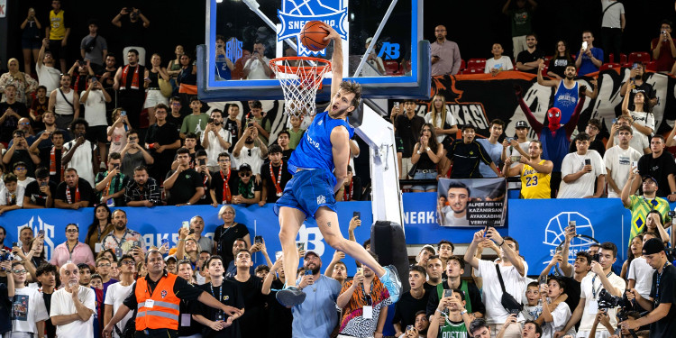 BHS SMAÇ GÖSTERİSİ İZMİR’DE BASKETBOL ŞÖLENİ YAŞATTI