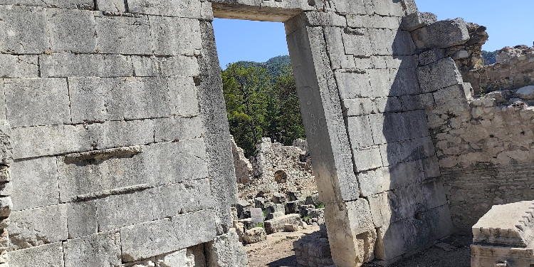 Bir Gönül Kapısıdır Ayrılık