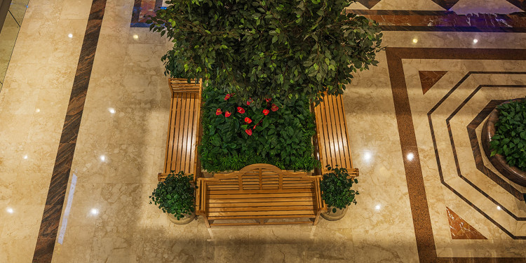 Doğal Malzeme, Modern Tasarım: Otellerde Ahşap Saksı Trendleri