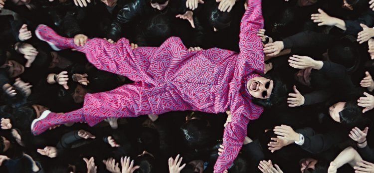 Eleştirdiğin Şeyin Ta Kendisine Dönüşmek: Oliver Tree’nin Son Performansı