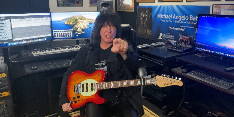 En Farklı Manowar Konserine Az Kaldı: Gitarlarda Michael Angelo Batio Var