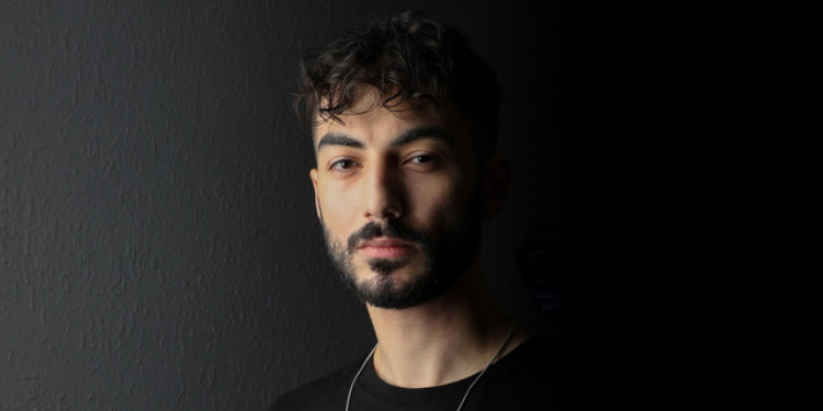 Eray Özçağ Kimdir?