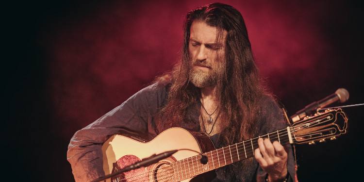 Estas Tonne 28 Eylül'de Gitarıyla Kozmik Portallar Açacak