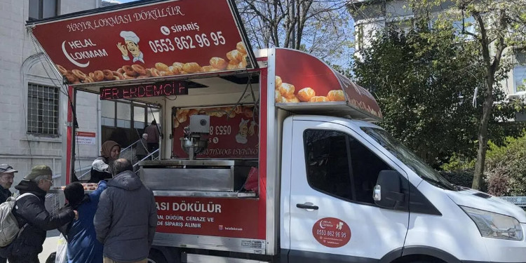 Hayır Lokması Dağıtımı