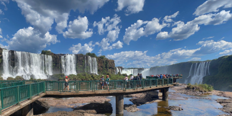 Iguazu Şelaleleri: Arjantin'in Doğal Harikası İçin Seyahatinizi Nasıl Planlayabi