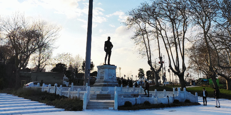 ‘İlk Atatürk Anıtı’na Ev Sahipliği Yapan ‘Sarayburnu Parkı’ Yenilendi