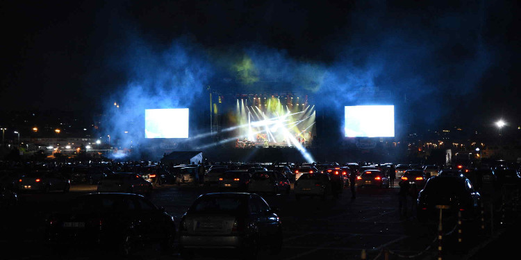 İstanbul'da Covid-19 Sebebiyle Konser Ve Festival Gibi Etkinlikler Yasaklandı