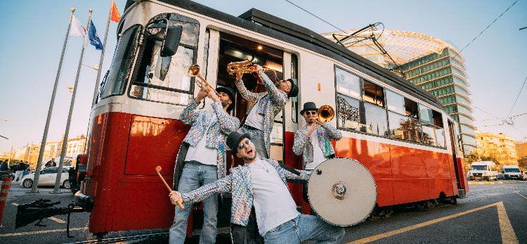 İSTANBUL’DA HER HAFTA SONU  “SOKAKTA MÜZİK VAR”!