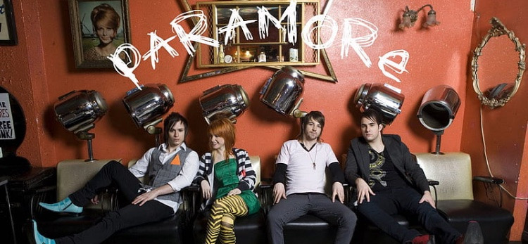 Kaos, Kalp Kırıklığı ve Gençliğin Sesi: Paramore – Riot!