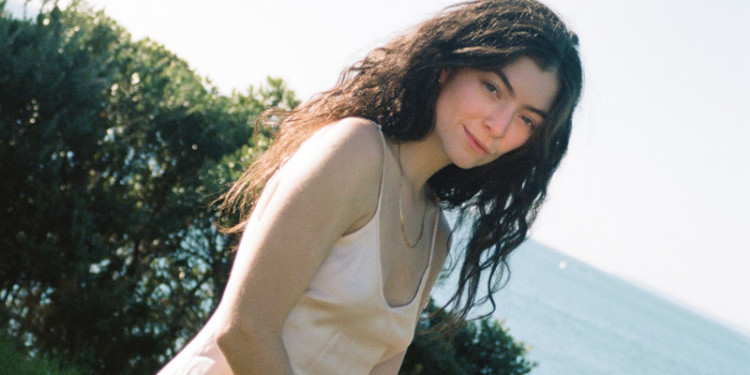 Lorde, Solar Power Albümünde Bulunan Bir Şarkının Müzik Videosunu Yayımladı