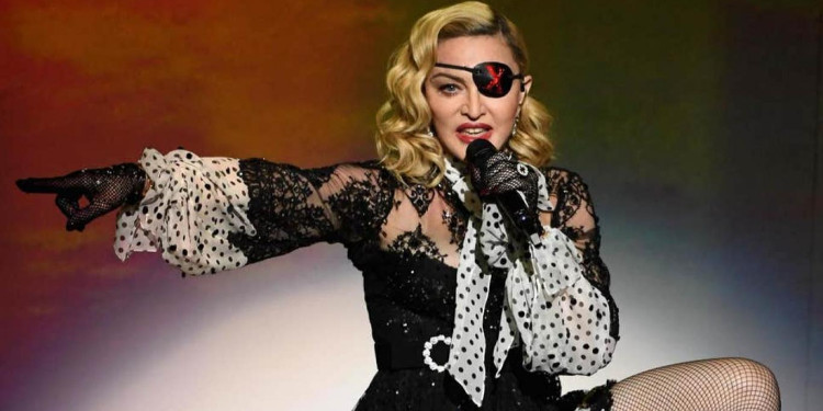 Madonna Kendi Hayatını Konu Alan Filmin Yönetmenliğini Üstlenecek.