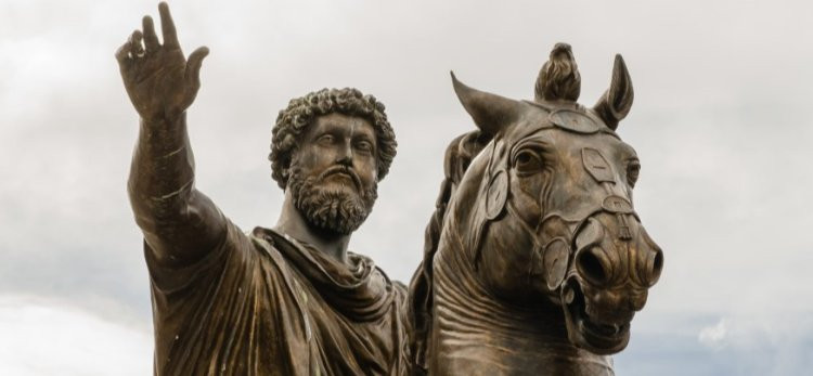 Marcus Aurelius ''Evren Değişimdir, Hayat ise Kanaat'' derken ne demek istemişti
