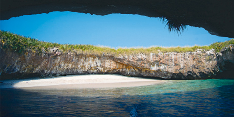 Marieta Adaları’Nda Bulunan “Saklı Plaj”