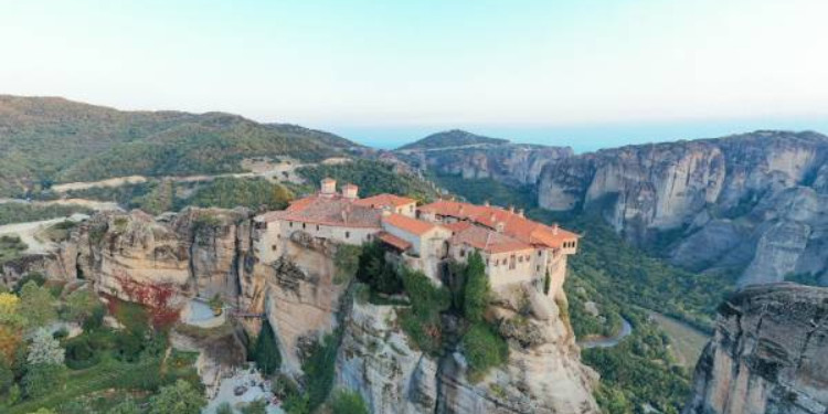 Meteora'nın Tarihi: Ermitlerden Rahiplere