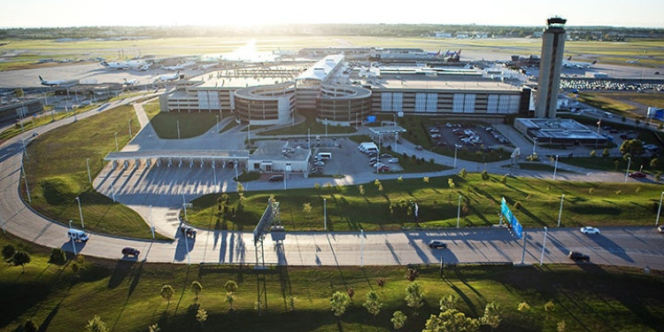 MKE parking for Milwaukee Airport